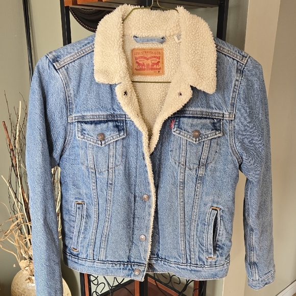 Levi's Jackets & Blazers - Levi's Women's Light Blue Denim Jacket with Cream Sherpa Collar Sz Medium